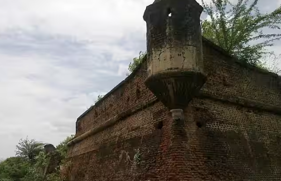 Natrampalli Fort Ruins