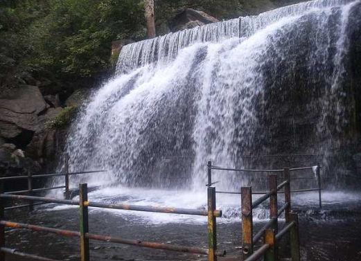Suruli Falls