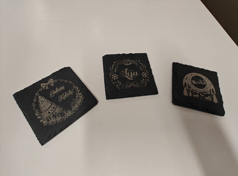 graviruoti akmeniniai padekliukai