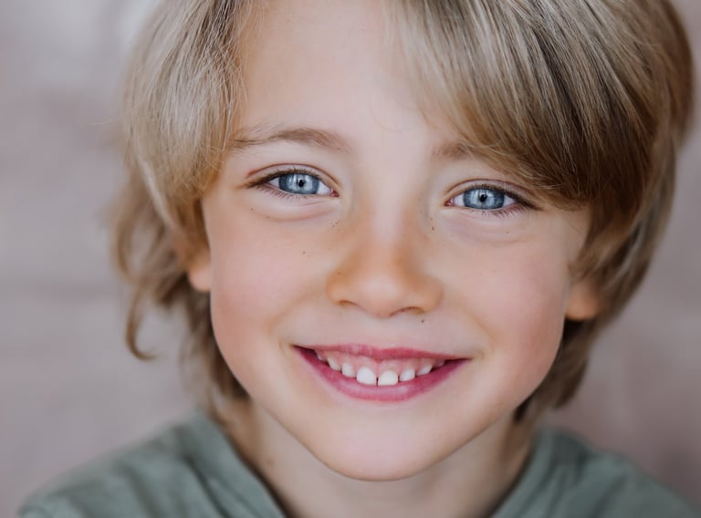 Munchkin Baby cake smash pastel rainbow