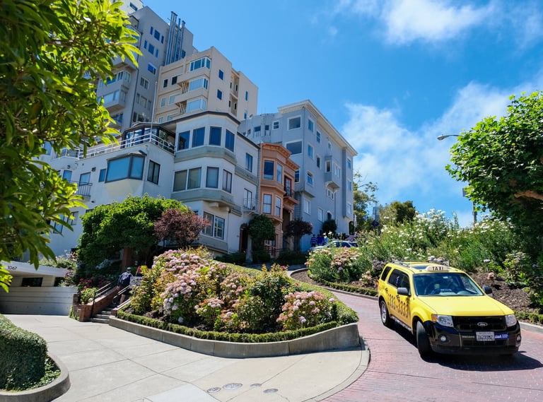 lombard street san francisco avec taxi