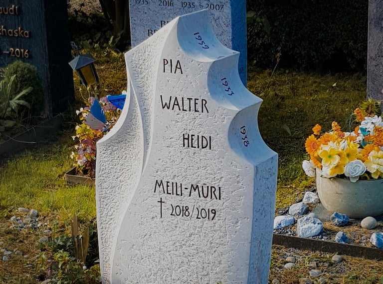 Familiengrab mit Inschriften