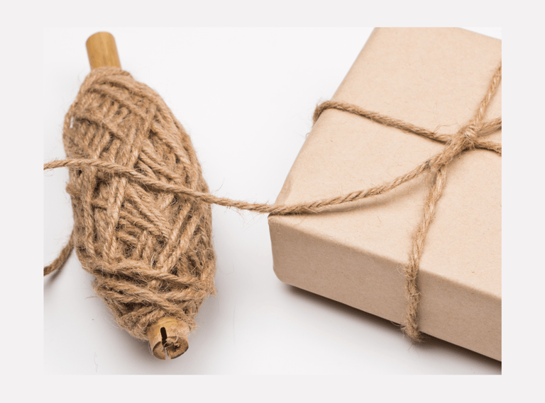 boîte carton kraft et ficelle toile de jute