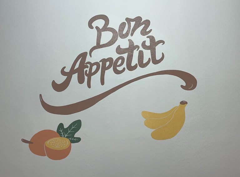 Peinture murale décorative pour la salle destinée aux repas dans une crèche