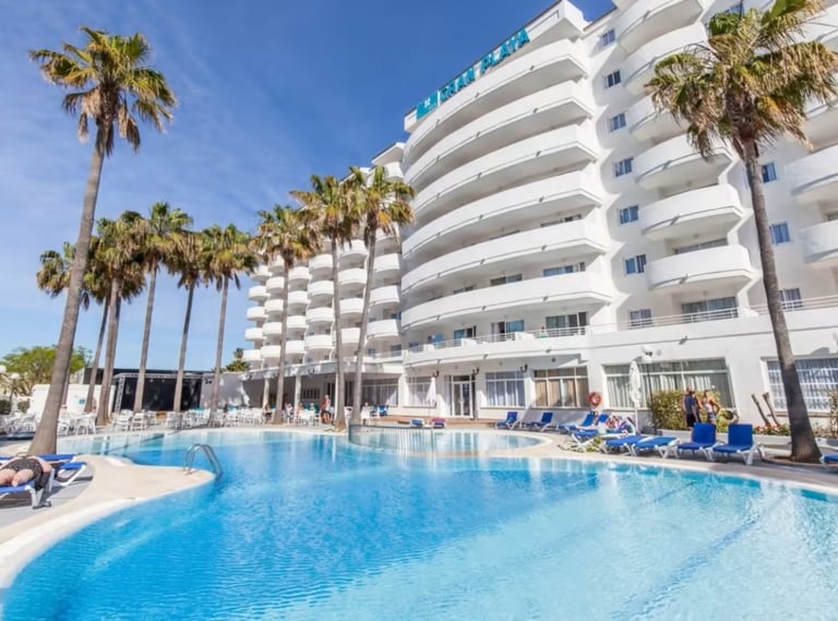 BLUESEA Gran Playa pool area