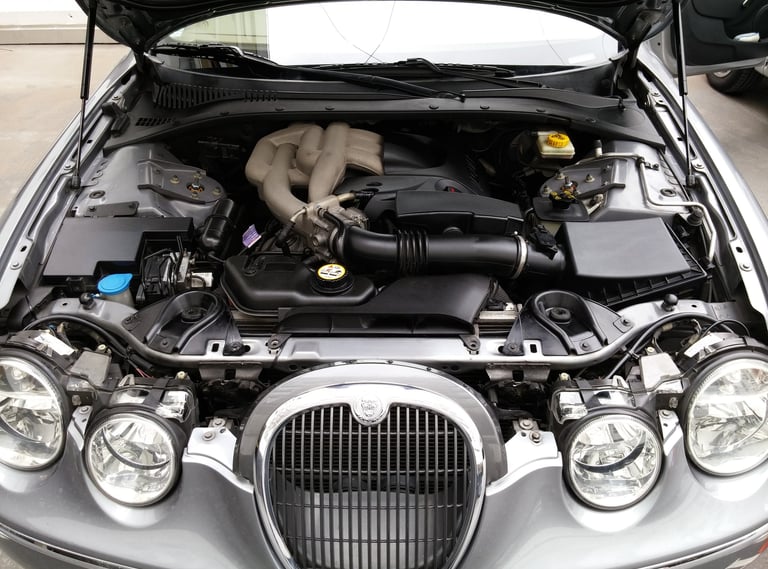 Nettoyage moteur voiture