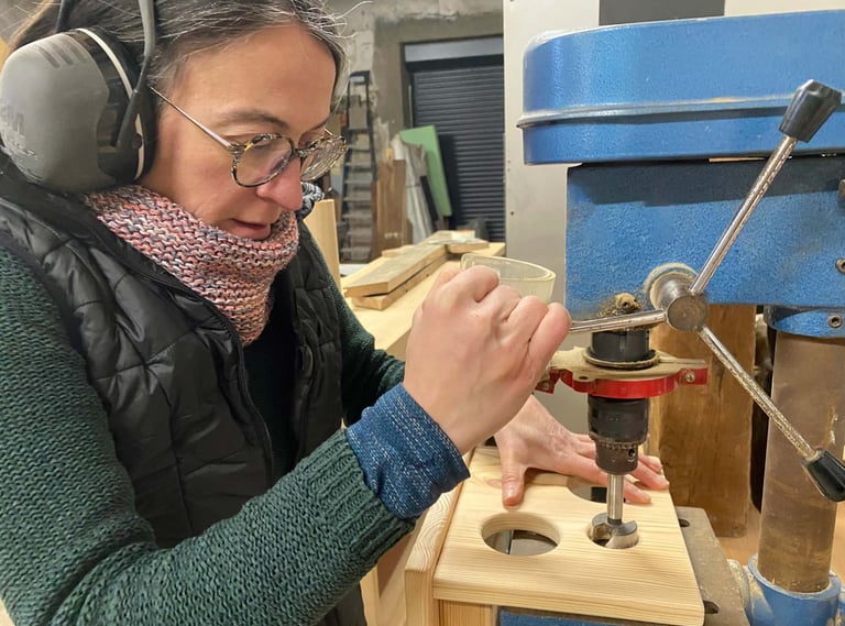 outils atelier fabrication tabouret bois menuisierie