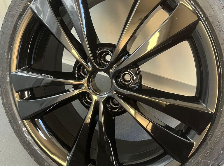 Diamond cutting process on a high-performance alloy wheel