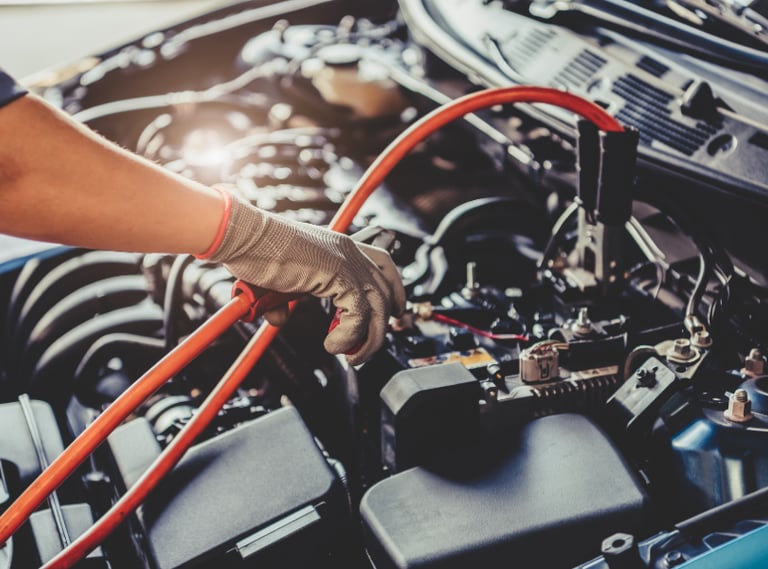 Réparations mécaniques & électroniques sur une voiture