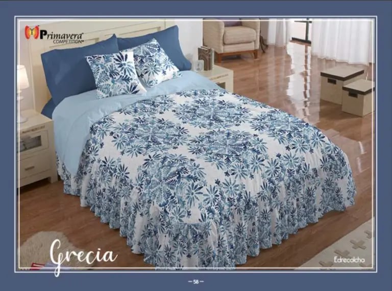 Edrecolcha azul marino modelo Grecia de la marca Colchas Primavera