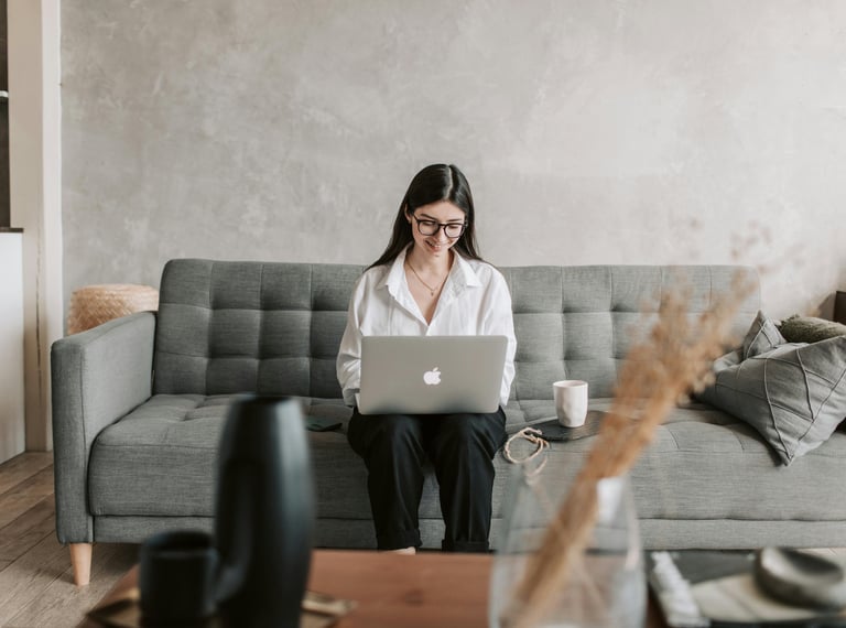 خدمة التسويق بالايميل مع المحتوى الرقمي