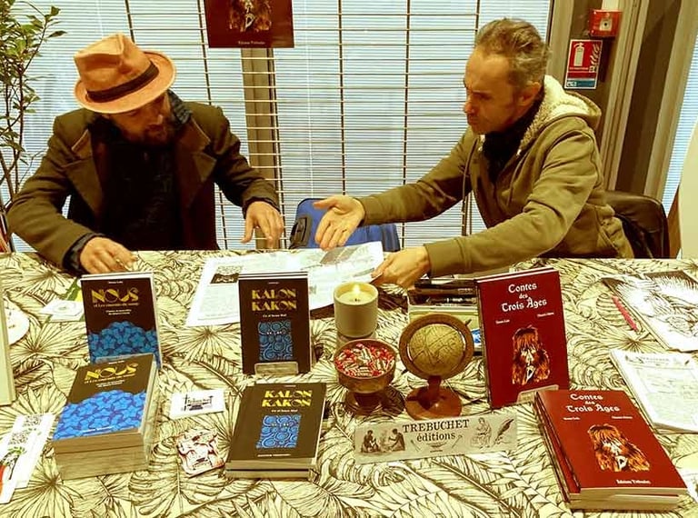 Simon et Dim bosse en plein salon du livre de Chateaubrianty 2025