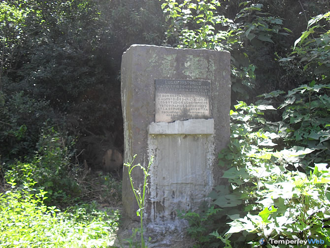 Monlito que recuerda la colonia escocesa de Santa Catalina