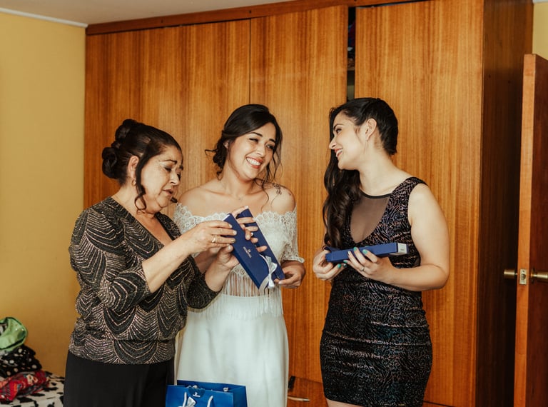 Fotografo de matrimonio, cobertura completa, fotografía y video con un estilo cinematográfico. Chillan, Chile