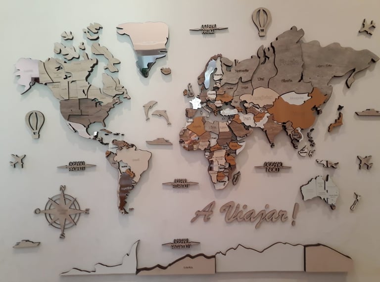 planisferio mapamundi 3d en madera con espejos calado y grabado con laser