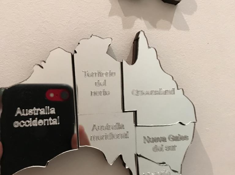 planisferio mapamundi 3d en madera con espejos calado y grabado con laser