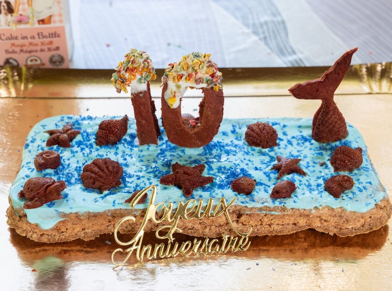 gâteau d'anniversaire pour chiens sous l'océan