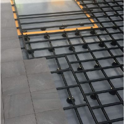 Tiles on pedestals and aluminium substructure