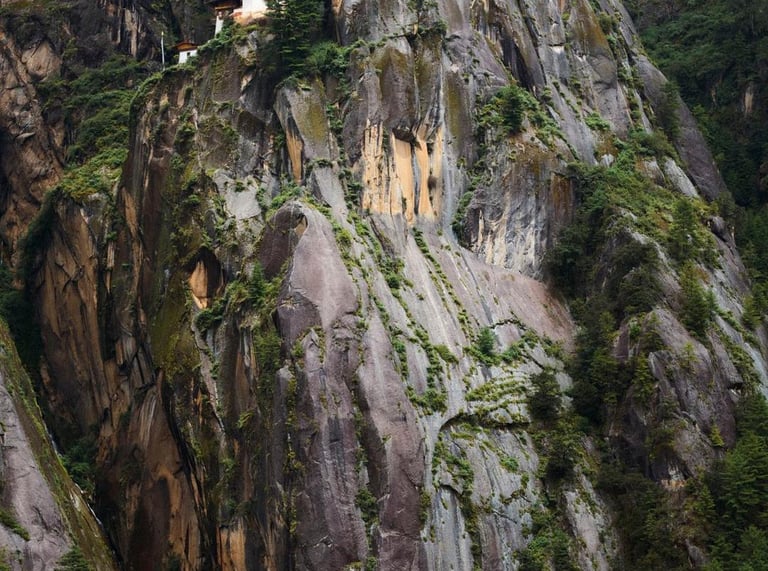 The-iconic-Tiger's-nest-monastery-in-Paro-valley