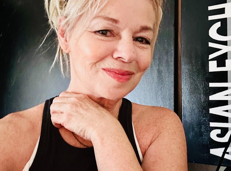 Intuitive tarot reader in Los Angeles CA 90038 and online worldwide