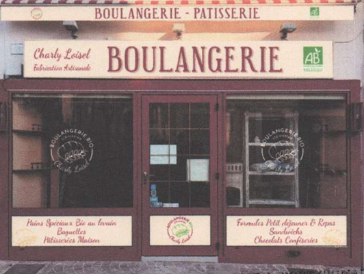 La devanture et la nouvelle enseigne