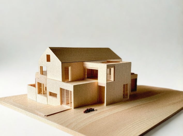 Arkitekturmodell av enebolig i tre. Tilbygg og ombygging prosjektert av Trearkitekter.