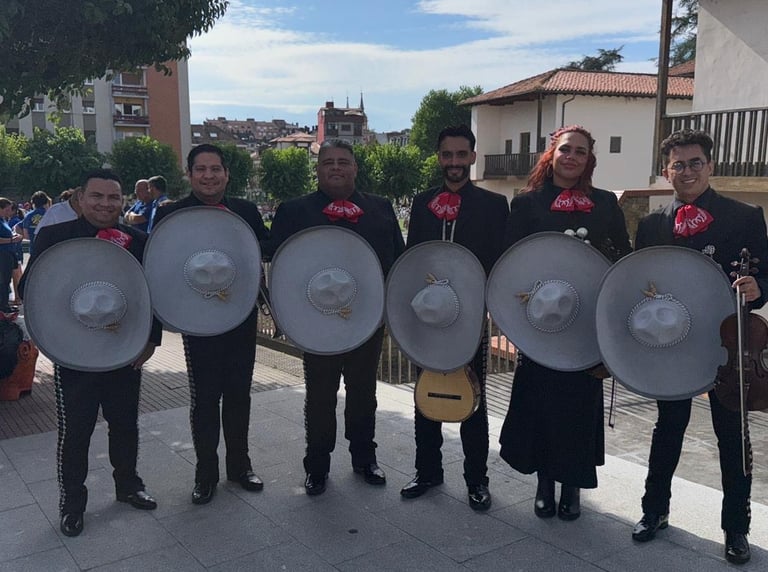Mariachi profesional en Madrid preparado para serenata