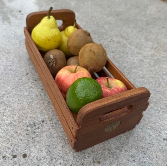 Caixinha media em cumarú com frutas