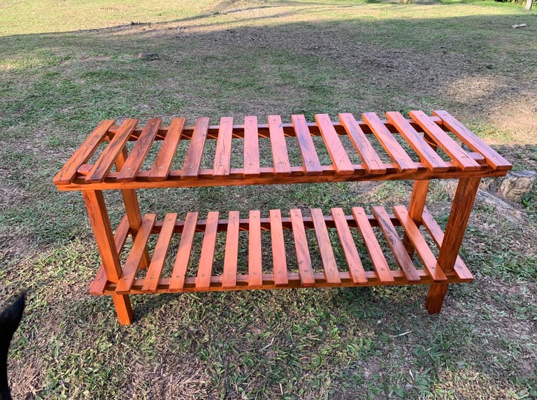 Sapateira grande (8 pares) em peroba-rosa