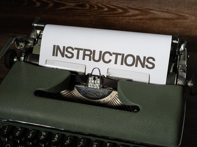 Zielona maszyna do pisania z kartka z napisem INSTRUCTIONS