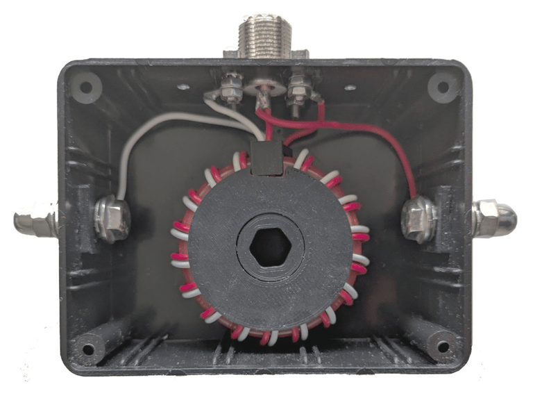 Pro Antennas 1000W matching transformer with the lid removed