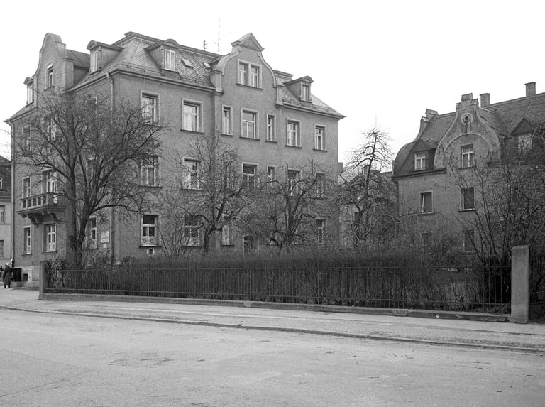 Aufnahme des ehemaligen jüdischen Altersheim in der Weißenburgstr. 31 um 1946.