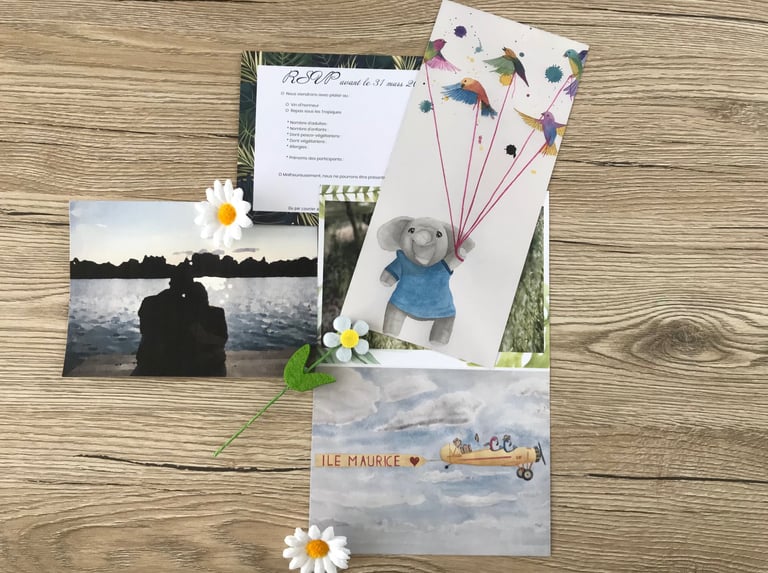 Faire-part de mariage avec un éléphant peint en aquarelle, des amoureux assis au bord d'un lac, un carton réponse