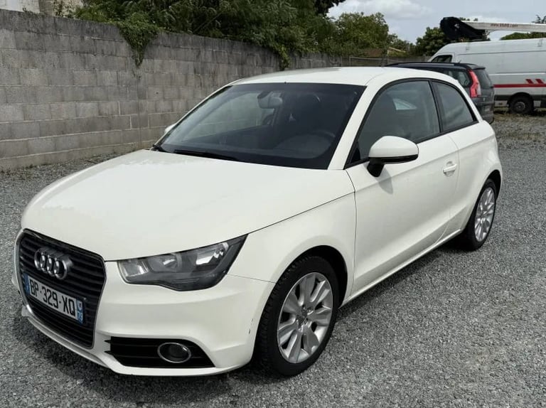 Une Audi A1 1,4 litre essence blanche de 2011,, 157000km, à vendre à 10590 euros