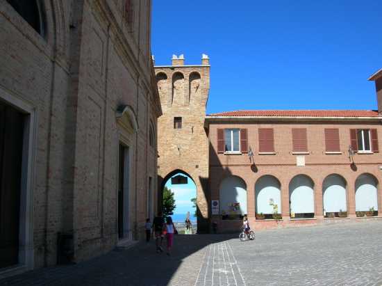 Porta marina, Sanludecio, castello malatestiano, Rocca, eventi in Romagna, borghi medioevali