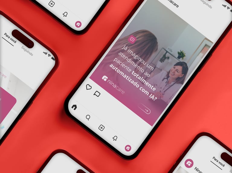 A imagem mostra vários celulares com posts das redes sociais Ninacare