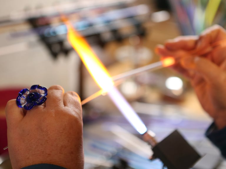 Fileuse de Verre à la flamme, Perlière d'art de France