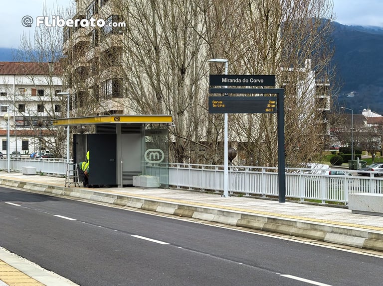Painéis informativos Metrobus do Mondego