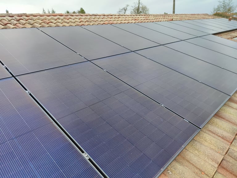 Adaptation de la pose de panneaux solaires photovoltaïques en fonction de la configuration toiture