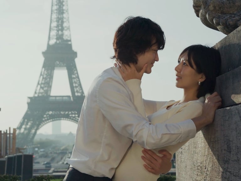elopement in Paris in front of the Eiffel Tower