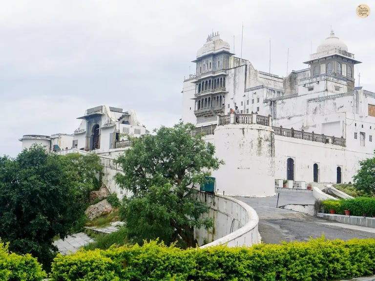 Panoramic view of Sajjangarh (Monsoon Palace) perched atop Udaipur’s Aravalli hills.