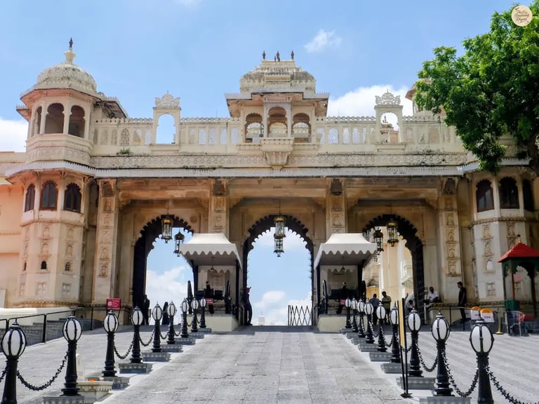 Tripolia entrance gate of Udaipur City Palace with three arched doorways and traditional Mewar architecture.