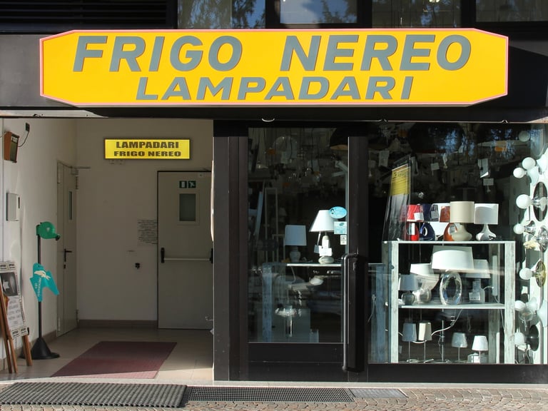 lampadari-frigo-nereo-vetrina-ingresso