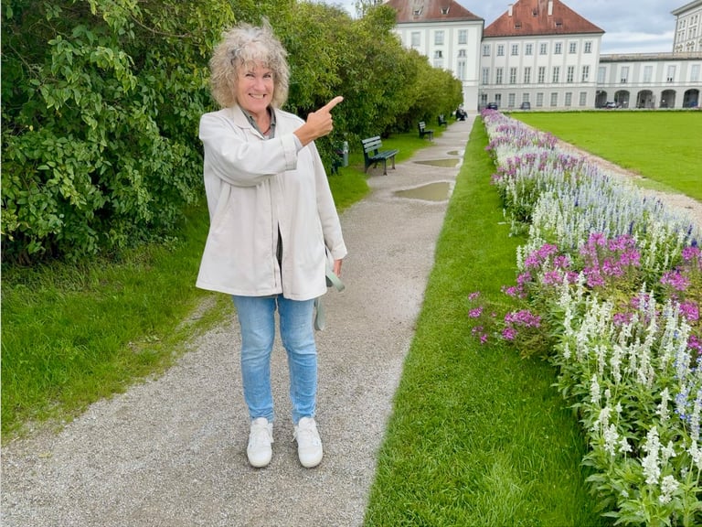 German teacher Uschi leading a Walk and Talk German session in Munich