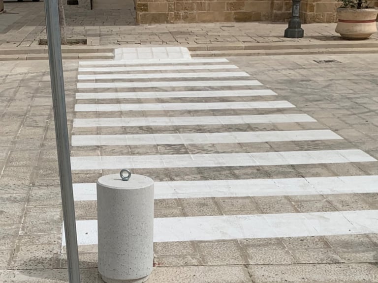 scivolo realizzato in prossimità della chiesa