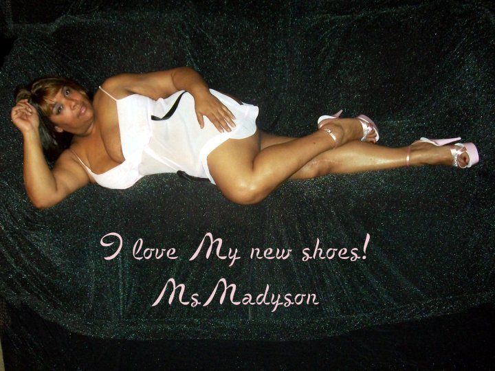 MsMadyson laying on a couch with a message about her love of shoes
