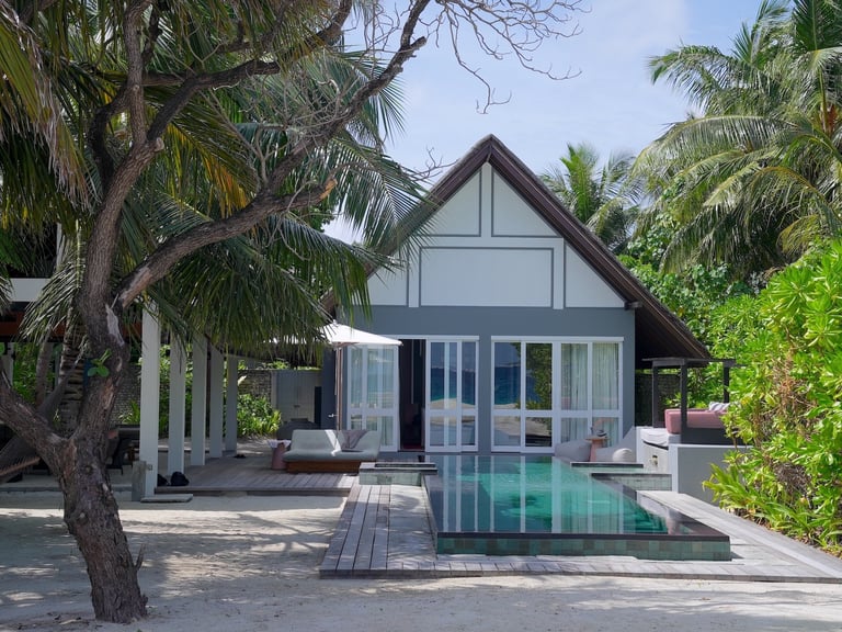 four-seasons-landaa-giraavaru-maldives-beach-villa-pool