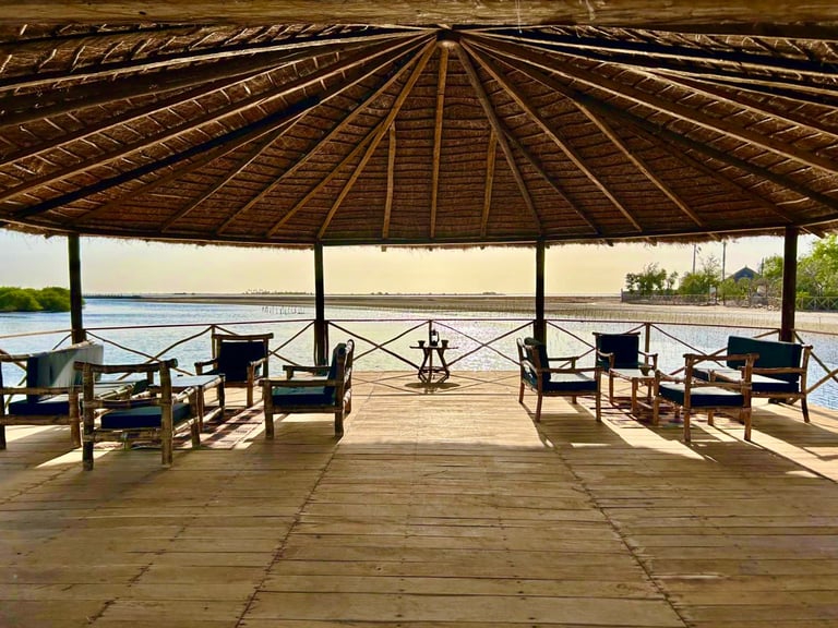 Vue intérieur du ponton de l'hôtel de luxe, Maison Fimela, dans le Sine Saloum