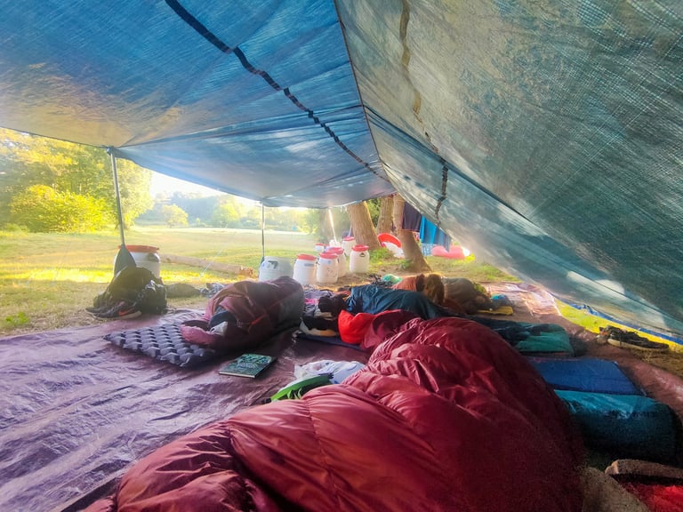 bivouac sauvage camping aventure rivière
