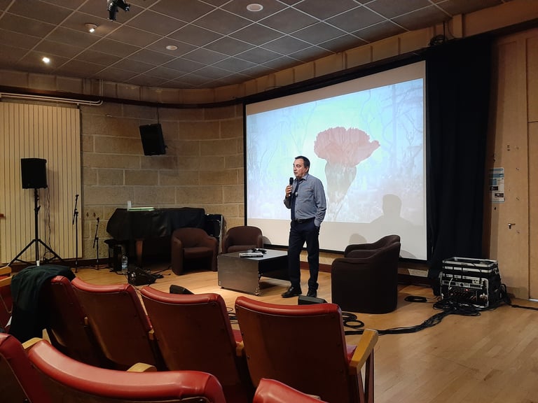 photo of Manuel de Lima introducing the event